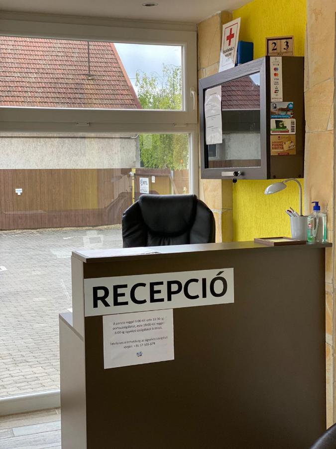 Blueline Motel Ясберень Экстерьер фото